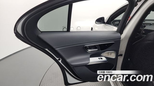 Mercedes-Benz E-Class E300 4MATIC Exclusive