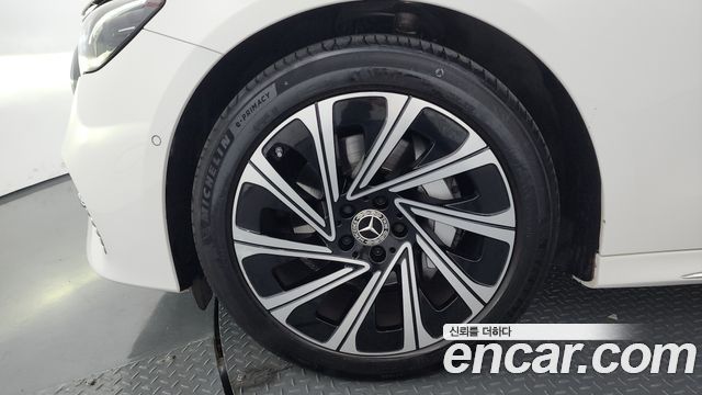 Mercedes-Benz E-Class E300 4MATIC Exclusive