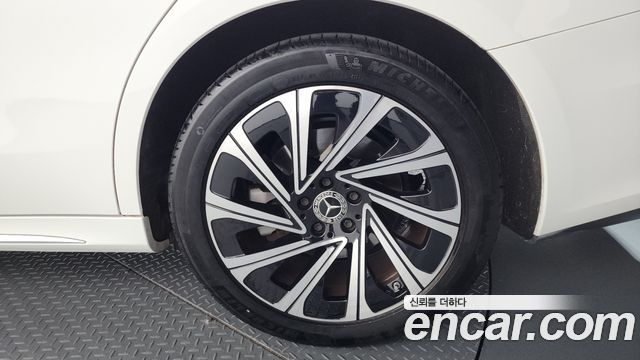 Mercedes-Benz E-Class E300 4MATIC Exclusive