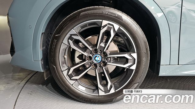 BMW iX2 eDrive 20 M Sport