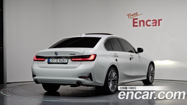 BMW 3-Series 330e Luxury