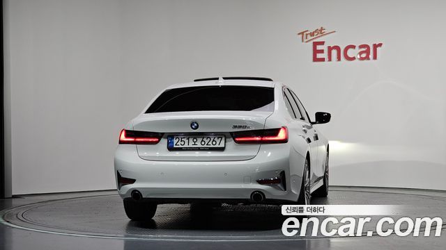 BMW 3-Series 330e Luxury