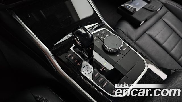 BMW 3-Series 330e Luxury