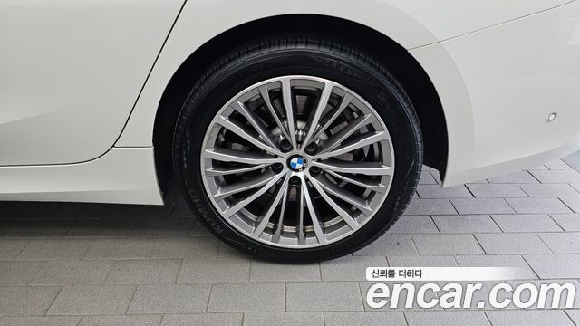 BMW 3-Series 330e Luxury