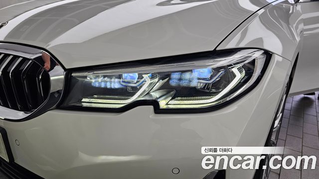 BMW 3-Series 330e Luxury