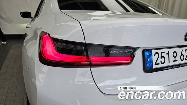 BMW 3-Series 330e Luxury