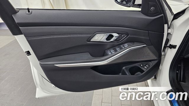 BMW 3-Series 330e Luxury
