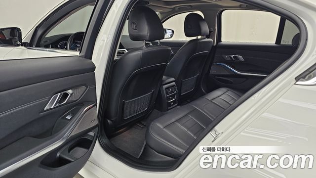 BMW 3-Series 330e Luxury