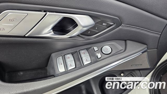 BMW 3-Series 330e Luxury