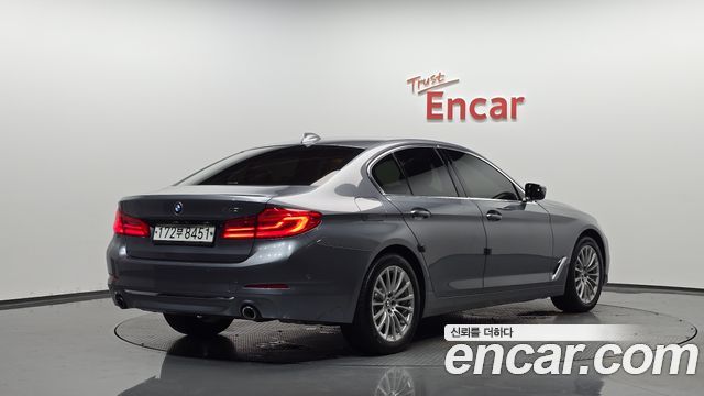 BMW 5-Series 520i Luxury