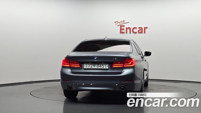 BMW 5-Series 520i Luxury