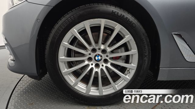 BMW 5-Series 520i Luxury