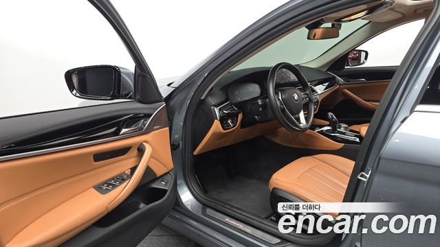 BMW 5-Series 520i Luxury