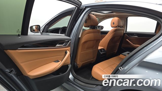 BMW 5-Series 520i Luxury
