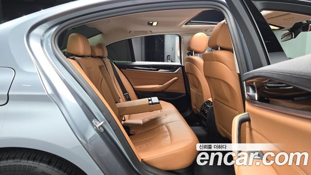 BMW 5-Series 520i Luxury