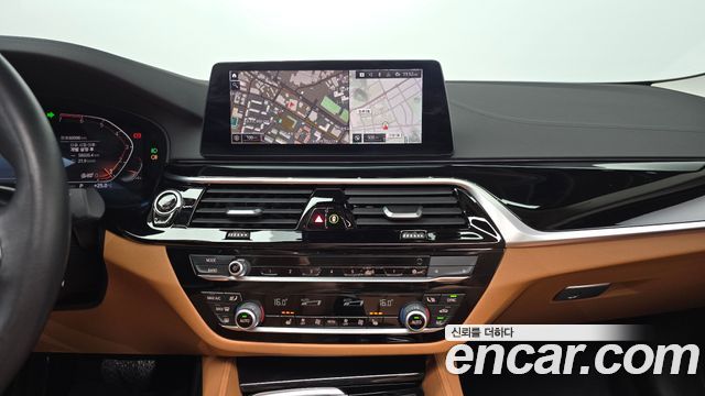 BMW 5-Series 520i Luxury