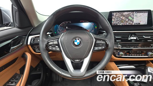 BMW 5-Series 520i Luxury