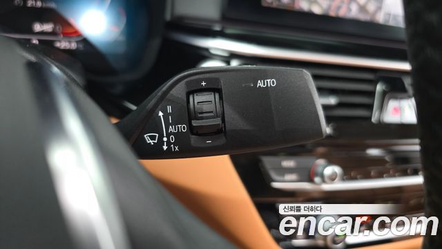 BMW 5-Series 520i Luxury