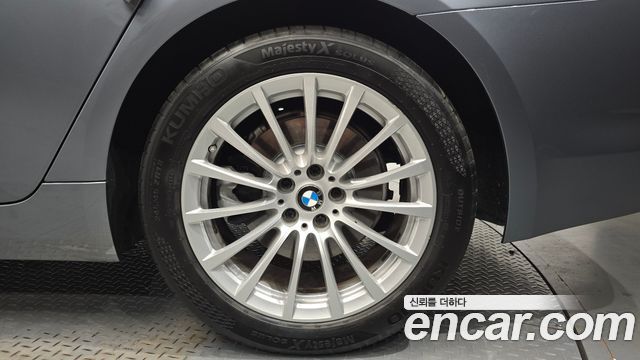 BMW 5-Series 520i Luxury