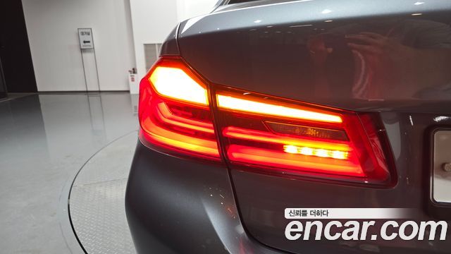 BMW 5-Series 520i Luxury