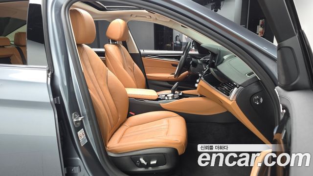 BMW 5-Series 520i Luxury