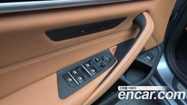 BMW 5-Series 520i Luxury