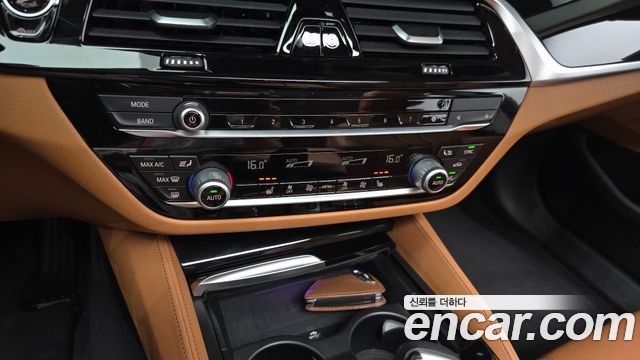 BMW 5-Series 520i Luxury