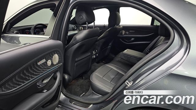 Mercedes-Benz E-Class E350 4MATIC AMG Line
