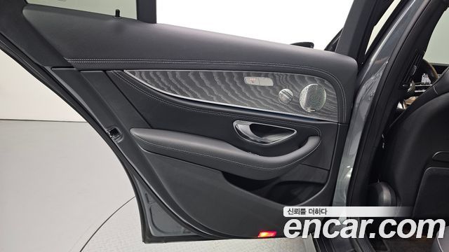 Mercedes-Benz E-Class E350 4MATIC AMG Line