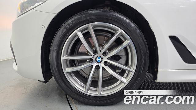 BMW 5-Series 520d M Sport package