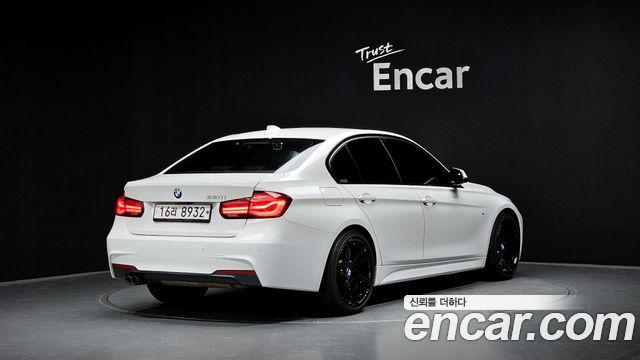 BMW 3-Series 330i M Sport Shadow