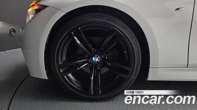 BMW 3-Series 330i M Sport Shadow