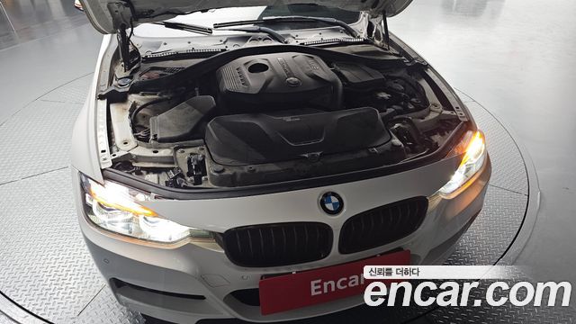 BMW 3-Series 330i M Sport Shadow