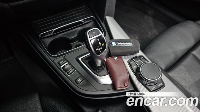 BMW 3-Series 330i M Sport Shadow