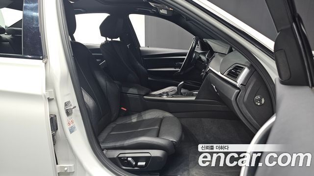BMW 3-Series 330i M Sport Shadow