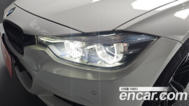 BMW 3-Series 330i M Sport Shadow