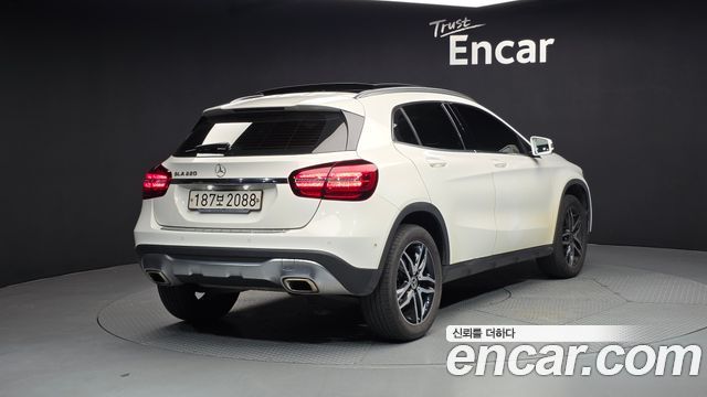 Mercedes-Benz GLA-Class GLA220 Premium