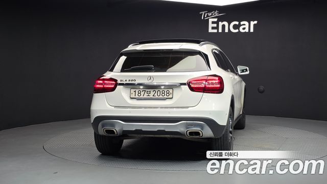 Mercedes-Benz GLA-Class GLA220 Premium