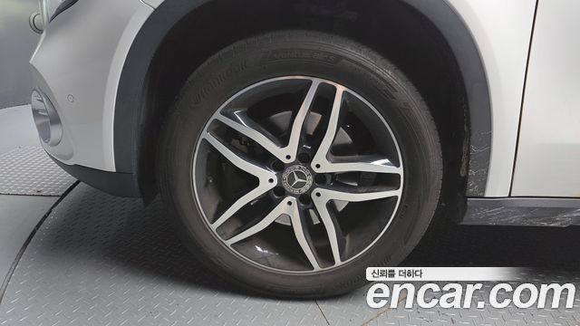 Mercedes-Benz GLA-Class GLA220 Premium