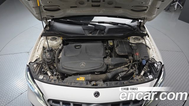 Mercedes-Benz GLA-Class GLA220 Premium