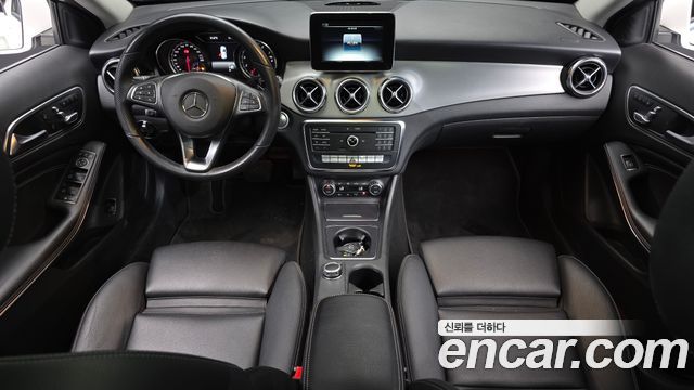 Mercedes-Benz GLA-Class GLA220 Premium