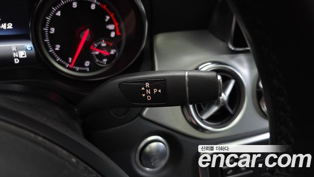 Mercedes-Benz GLA-Class GLA220 Premium