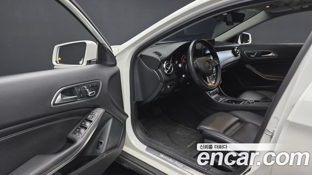 Mercedes-Benz GLA-Class GLA220 Premium