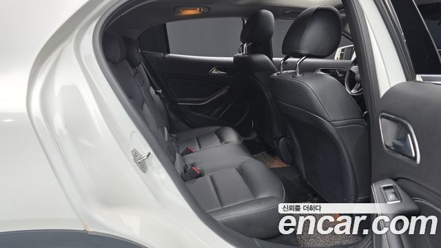 Mercedes-Benz GLA-Class GLA220 Premium