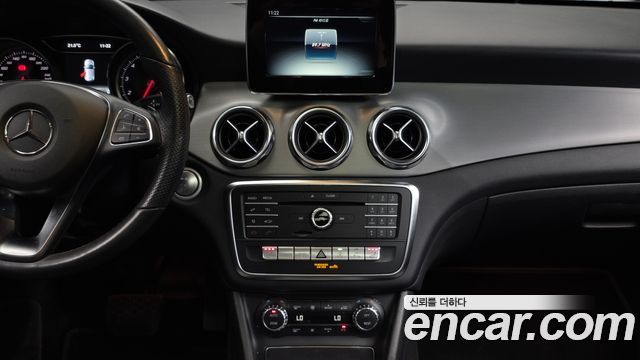 Mercedes-Benz GLA-Class GLA220 Premium