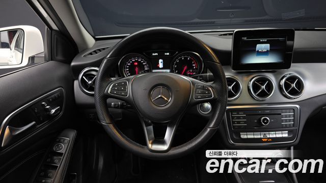 Mercedes-Benz GLA-Class GLA220 Premium