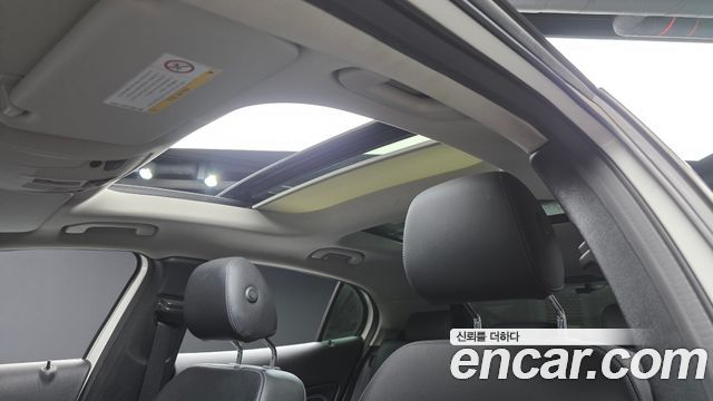 Mercedes-Benz GLA-Class GLA220 Premium