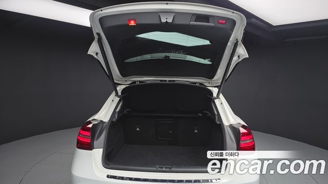 Mercedes-Benz GLA-Class GLA220 Premium