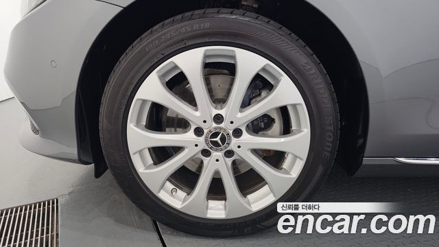 Mercedes-Benz E-Class E220d Exclusive