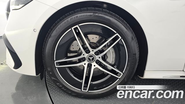 Mercedes-Benz E-Class E300 4MATIC AMG Line
